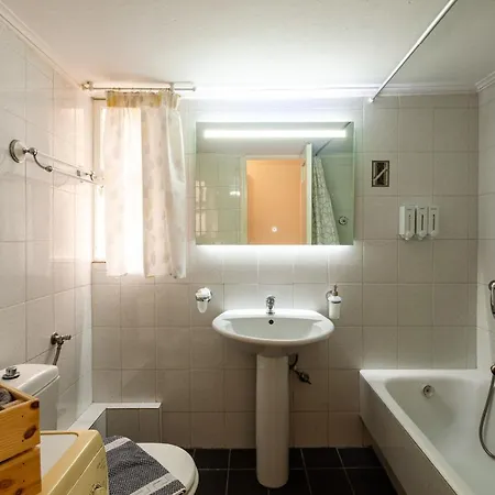 Old City - Minimal Urban Retreat